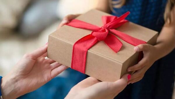 “Mi novia se hace la enojada para que siempre le compre regalos”