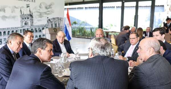La Nación / Santiago Peña se reúne con sector empresarial para potenciar economía