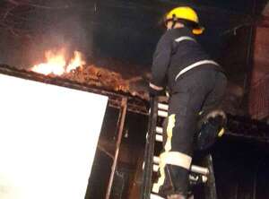 Incendio en el mercado municipal causó susto en Coronel Oviedo - Nacionales - ABC Color