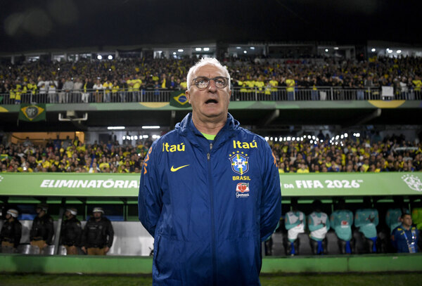Versus / Dorival Junior destaca que Brasil está en proceso de reconstrucción