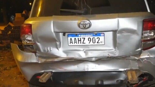 Dueño de casa pilla a delincuentes y los persigue hasta chocarlos en Capiatá