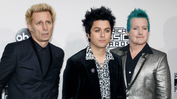 [VIDEO] Un ”OVNI” provocó que el grupo Green Day abandone el escenario en su último concierto