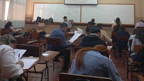 Más de 1.500 jóvenes rinden para acceder a puestos laborales en Diputados