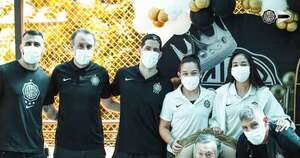 Diario HOY | Emotivo festejo de 107 años de vida: “Es la que más veces le vio campeón a Olimpia”