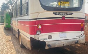 Motociclista sufrió lesiones tras chocar contra un bus
