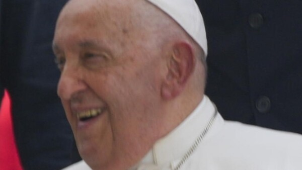 El Papa visita la remota y aislada Papúa Nueva Guinea