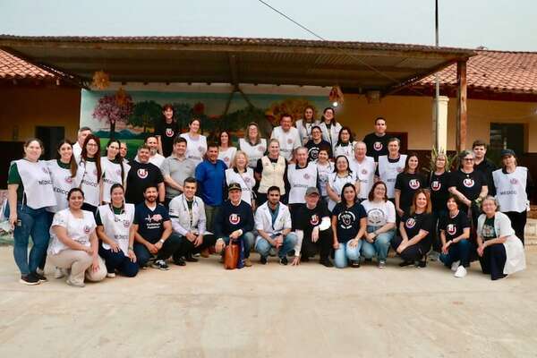“Retribuyendo al Pueblo”: médicos de la promo 83 de UNA llevaron cirugías y capacitación al Guairá - Nacionales - ABC Color