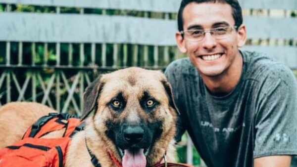 Álvaro y su perro Valiente, los viajeros que recorrieron 120 ciudades a pie
