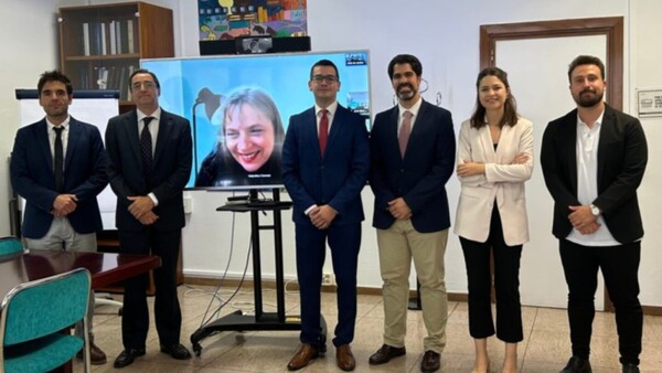 Tesis de paraguayo sobre formación docente logra distinción en España