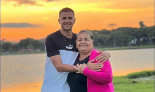 Versus / El hermoso y tierno gesto de Mateo Gamarra con su madre