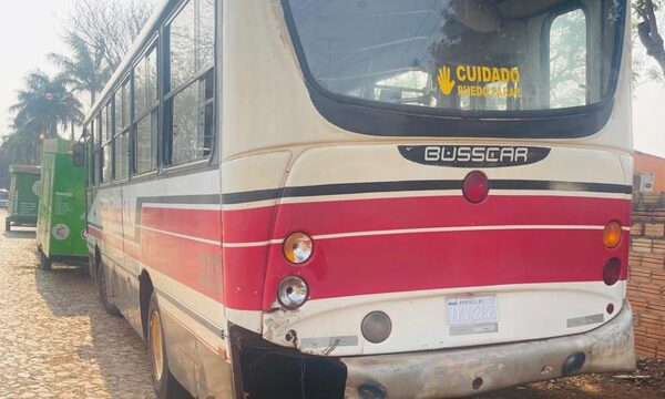 Bus ocasiona accidente y Patrulla Caminera no puede realizar alcotest por avería en alcoholímetro
