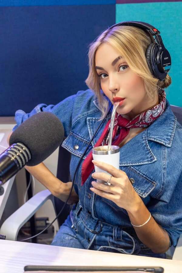 Conocé a Gi Britos, la paraguaya que conduce dos programas radiales en Cancún - Gente - ABC Color