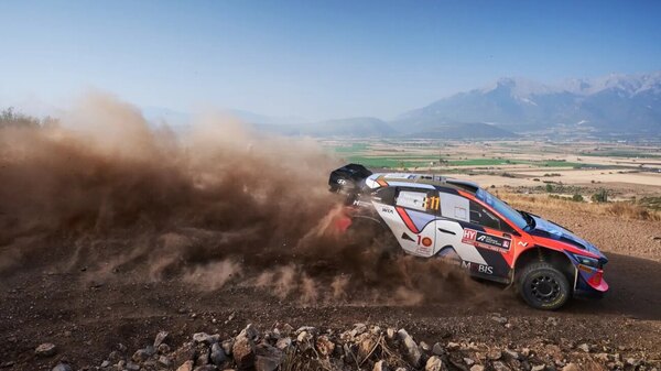 Versus / Neuville gana el Rally de Grecia y se acerca al título mundial