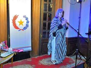 Premio “Poncho Para’i de 60 Listas” fue otorgado a una historiadora uruguaya - Mundo - ABC Color
