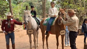 En Caaguazú se valen de los caballos para tratar a pacientes neurológicos