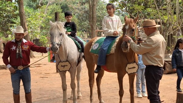 En Caaguazú se valen de los caballos para tratar a pacientes neurológicos