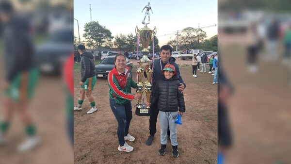 Matrimonio de campeones: Él ganó la copa en masculino y ella en femenino