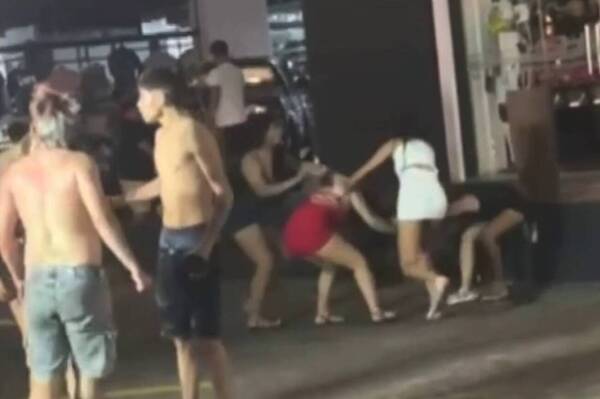 Todos contra todos: de nuevo se moquetearon todo mal entre jóvenes donde ni las chi se salvaron