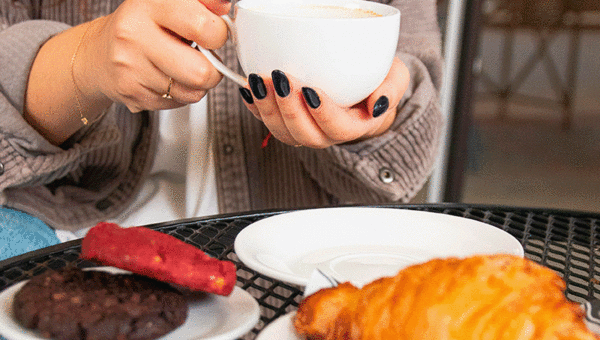 Madeleine Café: un refugio para los amantes del café de especialidad en Luque