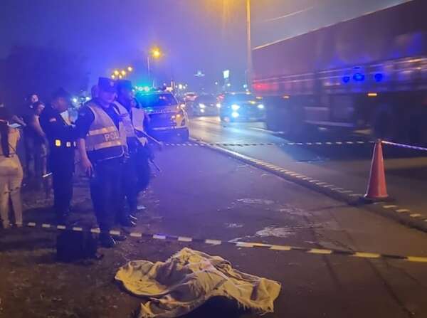 Transeúnte muere arrollado por un automóvil y el conductor huye - ABC en el Este - ABC Color