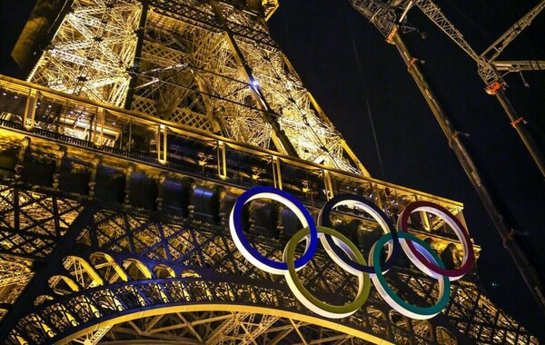 Versus / Los descendientes de Eiffel quieren la retirada de los anillos olímpicos para finales de año