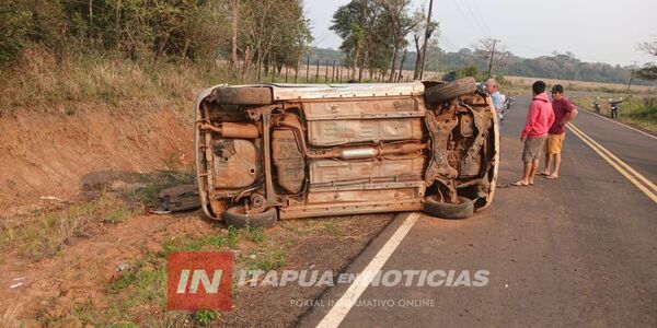 CONDUCTOR QUEDÓ ATRAPADO TRAS VUELCO EN GRAL. ARTIGAS - Itapúa Noticias