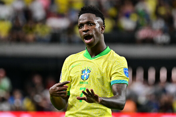 Versus / DT de Brasil sale en defensa de Vinicius antes del juego con Paraguay