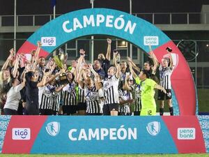 Karina Vega: “Estar acá y festejar el título es emblemático” - Libertad - ABC Color