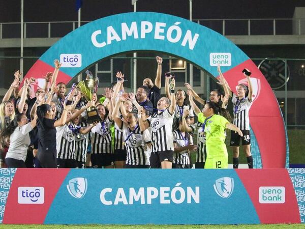 Karina Vega: “Estar acá y festejar el título es emblemático” - Libertad - ABC Color