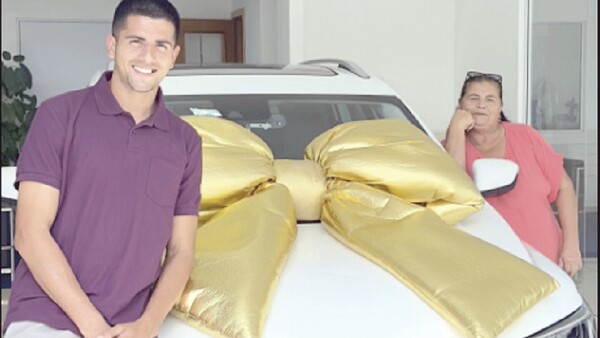 Mateo Gamarra le regaló camionetaza a su mamá: “Amor de madre es un amor infinito”, dijo el Sargento