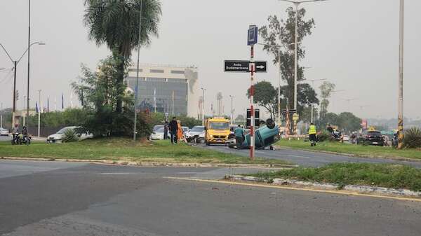 Accidente de tránsito en Luque: triple choque frente a la Conmebol - Nacionales - ABC Color