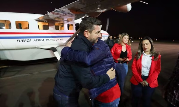 Alliana usó avión militar para actividad partidaria en Alto Paraná - OviedoPress
