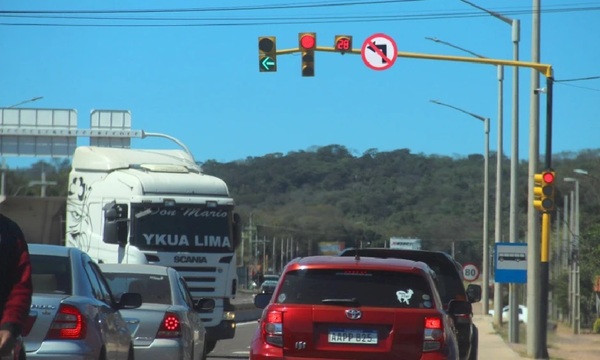 Nuevas medidas en el cruce de Pedrozo: sin giros a la izquierda y reducción de fases en semáforos - OviedoPress