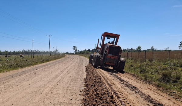 Tareas de mantenimiento vial mejoran la transitabilidad en el sur del país - .::Agencia IP::.