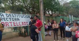 Diario HOY | Padres protestan para exigir destitución de directora acusada de mala gestión