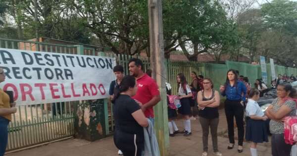 Diario HOY | Padres protestan para exigir destitución de directora acusada de mala gestión