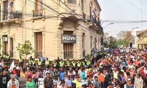 Multisectorial se moviliza en Asunción para reclamar viviendas y subsidios equitativos – Prensa 5