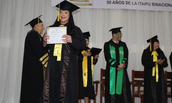 Egresan profesionales en diferentes disciplinas de la Filial Santa Rita – UNE