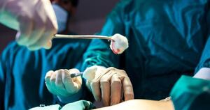 Diario HOY | Joven muere tras cirugía realizada por falso médico que usó YouTube como guía