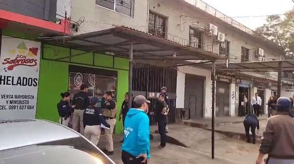 Allanamientos simultáneos por tragamonedas ilegales en Lambaré - Policiales - ABC Color