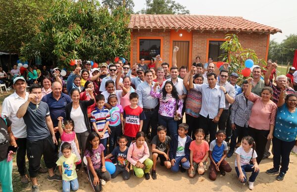 Unas 19 familias de Altos se suman a beneficiarias con entrega de nuevas viviendas - .::Agencia IP::.