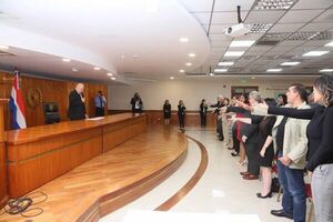 Presidente de la Corte Suprema tomó juramento a naturalizados