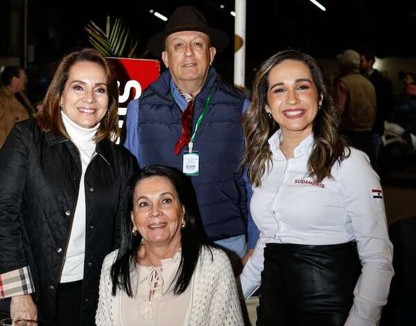 Brindis de Sudameris y Minerva Foods, en Expo Norte - Empresariales - ABC Color