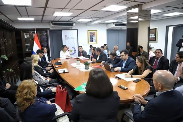 Camioneros posponen huelga tras alcanzar acuerdo provisional con el gobierno