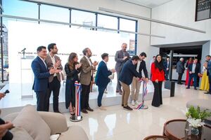 Jaguar Land Rover Paraguay renovó showroom y celebró distinción internacional