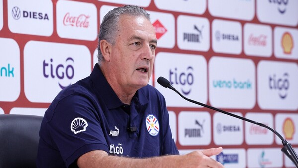 "Soñamos con abrazarnos después del partido y dedicarle una victoria al país", dijo Alfaro