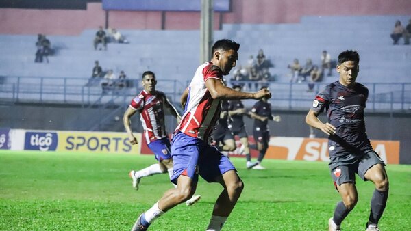 Carapeguá consigue un triunfo agónico y se instala en octavos