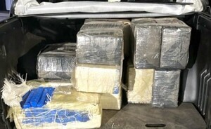 Caen dos policías paraguayos con carga de marihuana y cigarrillos