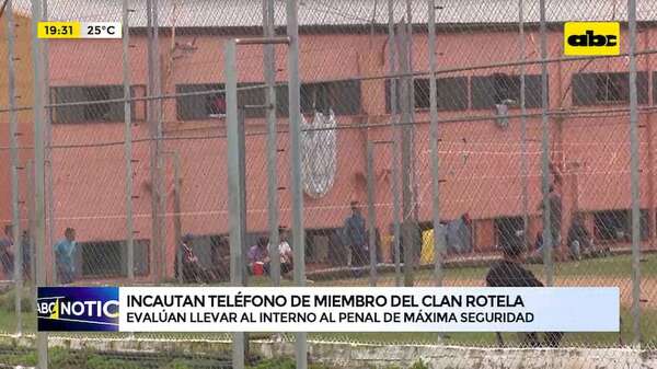 Video: incautan celular de miembro del Clan Rotela en cárcel de Emboscada - ABC Noticias - ABC Color
