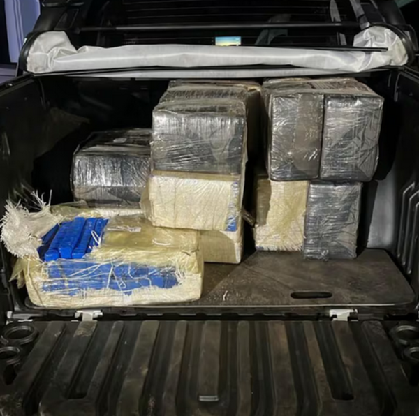 Dos polis en servicio detenidos en Brasil con marihuana